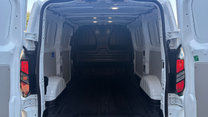 Ford Transit Custom 320 L1 Diesel Fwd 2.0 EcoBlue 136ps H1 Van Limited Auto - Image 12